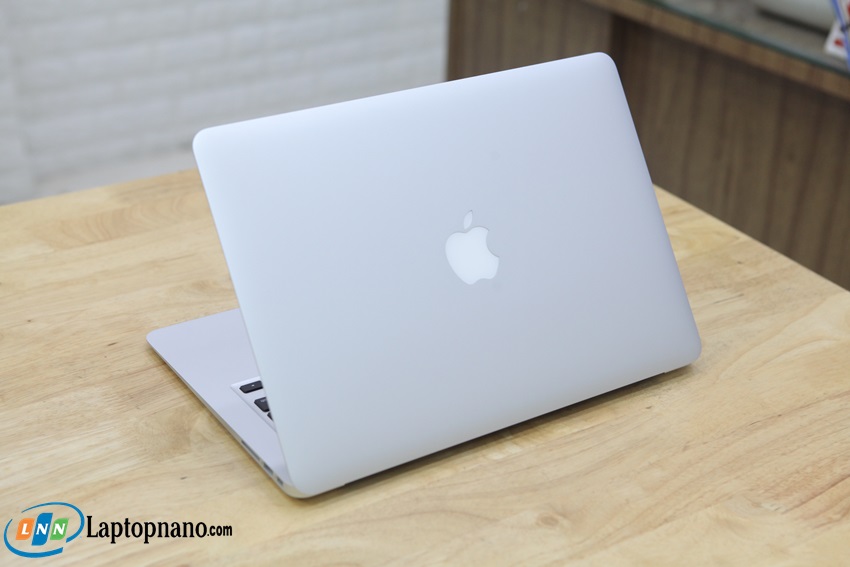 MacBook%20Air%20(13-inch%2C%202017-MQD32)-3.JPG