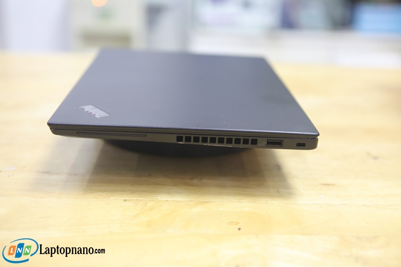 Laptop Lenovo Thinkpad X390 Core i5-8365U trang bị cổng kết nối đa dạng 1
