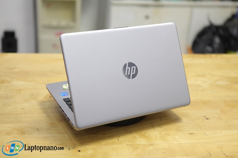 HP 240 G8 i5 1135G7-12