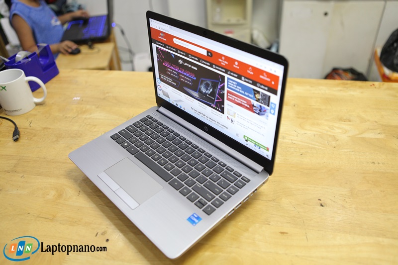 HP 240 G8 i5 1135G7-9