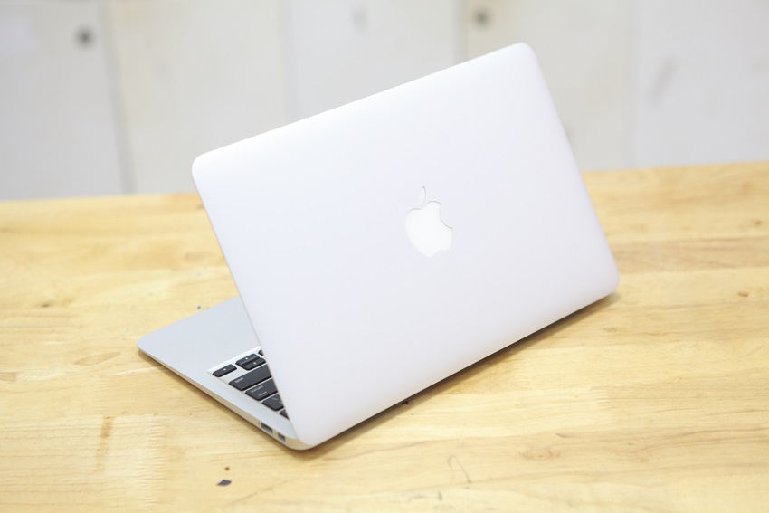 MacBook Air (11-inch - Early 2014, MD711)~