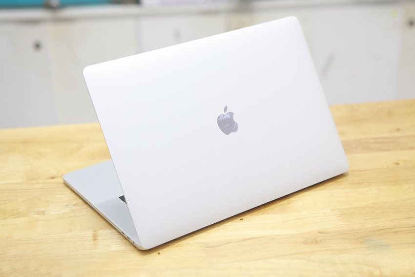 Macbook Pro (15-inch, 2016, 2.9Ghz Touch Bar)~