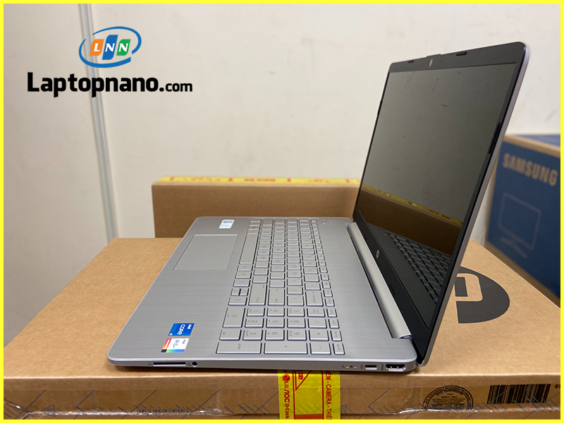 Laptop HP 15s fq5160TU Core i5-1235U trang bị cổng kết nối đa dạng