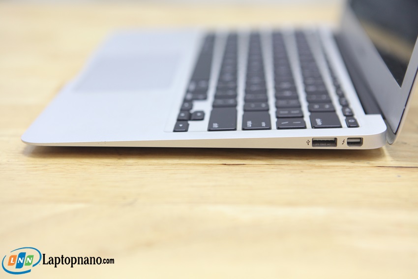 Laptop Apple MacBook Air 2015 Cũ 11-inch MJVM2 Core i5-5250U trang bị kết nối cần thiết 1