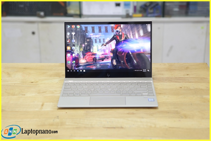 Laptop HP Envy 13 aq0026TU i5-8265U trang bị màn hình Full HD siêu nét
