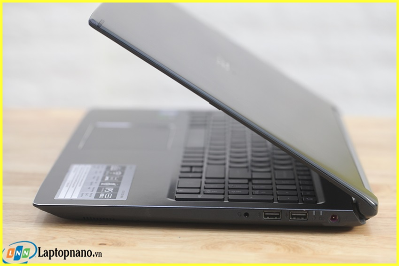 laptop acer aspire 7  Gaming A715 71G 52WP core i5-7300HQ trang bị cổng kết nối đa dạng 1