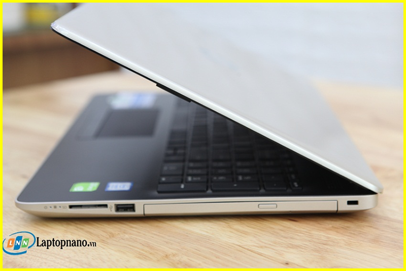 Laptop HP 15-da0035TX Core i7-8550U trang bị đầy đủ cổng kết nối 1