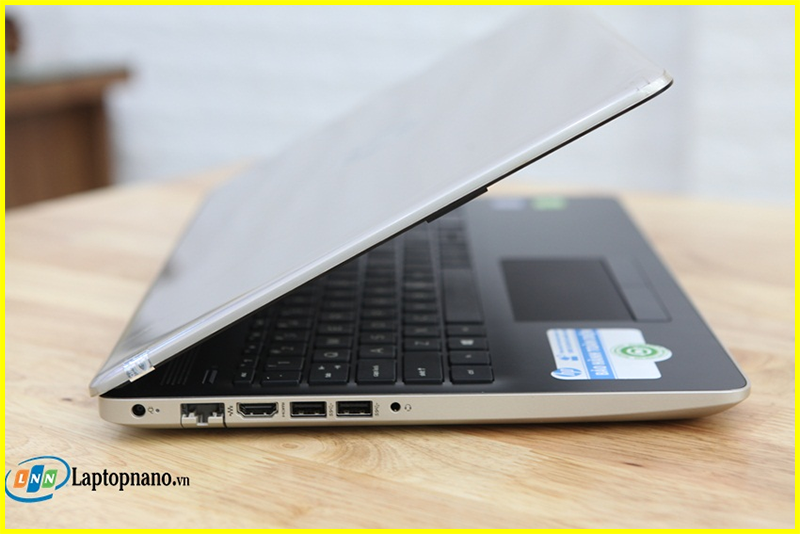 Laptop HP 15-da0035TX Core i7-8550U trang bị đầy đủ cổng kết nối
