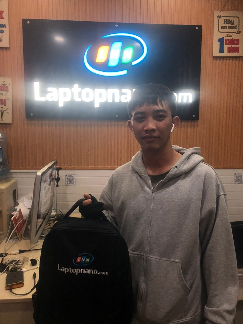 Mua Laptop Dell Latitude 7200 2 in 1 Core i7-8665U Cũ Ở Đâu Uy Tín Tại TPHCM?