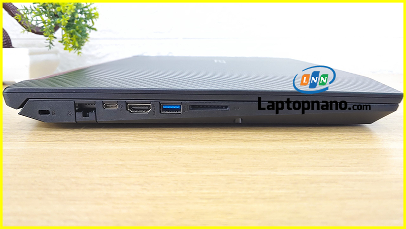 Laptop Acer Nitro AN515-52-51LW Core i5-8300H trang bị cổng kết nối đa dạng 1