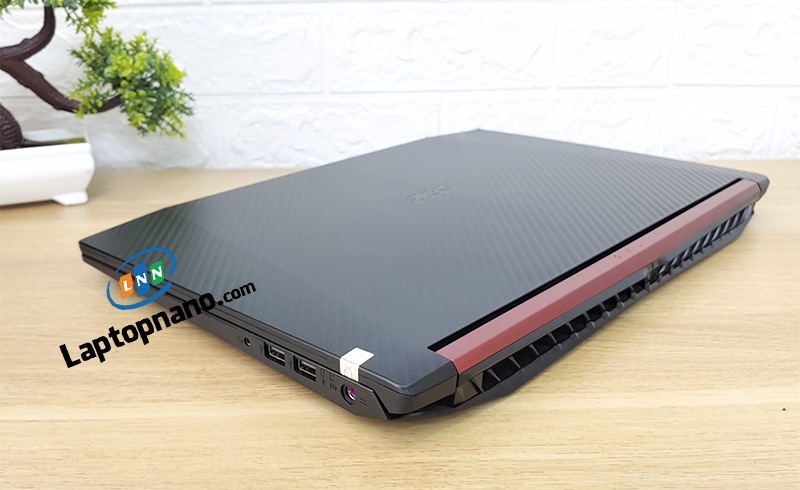 Laptop Acer Nitro AN515-52-51LW Core i5-8300H trang bị cổng kết nối đa dạng