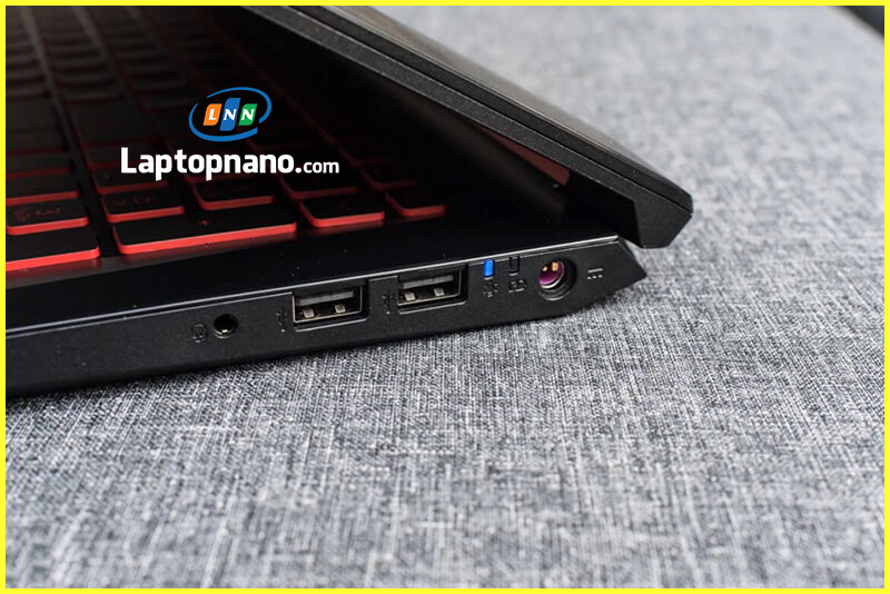 Laptop Acer Nitro 5 AN515-51-74PU Core i7-7700HQ trang bị Cổng Kết Nối Đa Dạng: Kết Nối Mọi Thiết Bị Dễ Dàng 1