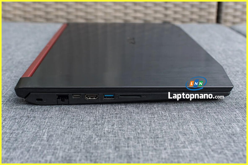 Laptop Acer Nitro 5 AN515-51-74PU Core i7-7700HQ trang bị Cổng Kết Nối Đa Dạng: Kết Nối Mọi Thiết Bị Dễ Dàng