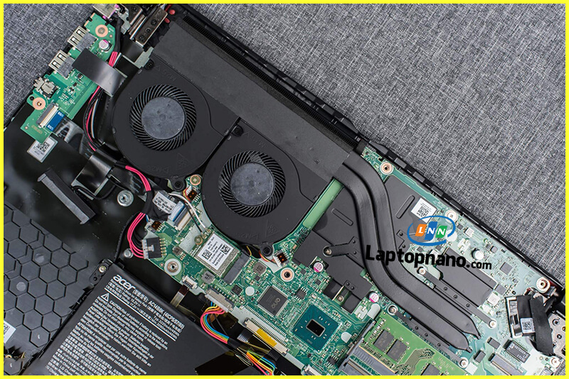 Laptop Acer Nitro 5 AN515-51-74PU Core i7-7700HQ tranbg bị Hệ Thống Tản Nhiệt Hiệu Quả: Giữ Máy Luôn Mát Mẻ 1