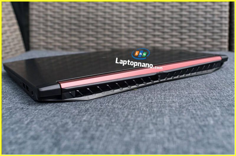 Laptop Acer Nitro 5 AN515-51-74PU Core i7-7700HQ tranbg bị Hệ Thống Tản Nhiệt Hiệu Quả: Giữ Máy Luôn Mát Mẻ