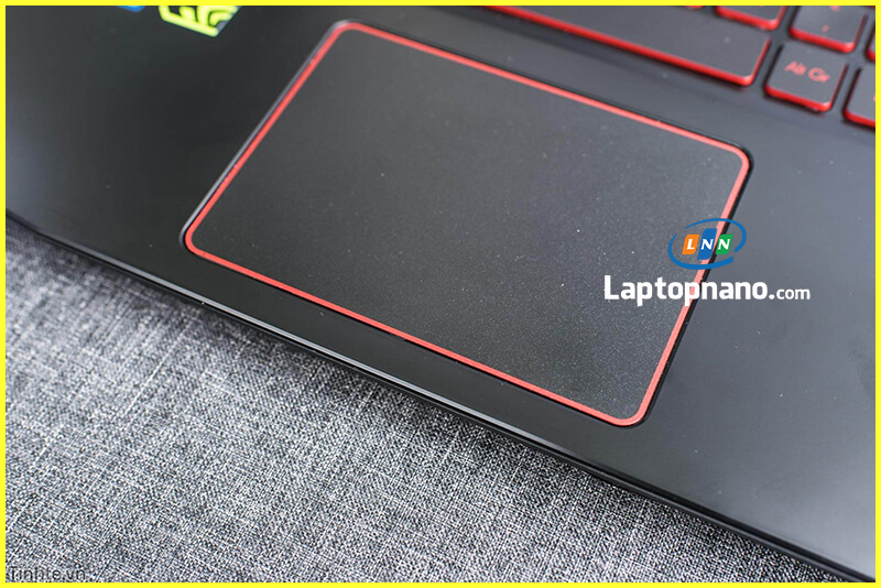 Laptop Acer Nitro 5 AN515-51-74PU Core i7-7700HQ trang bị Touchapd siêu nhạy
