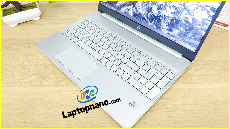 Laptop HP 15s-fq1107TU Core i3-1005G1 trang bị bàn phím và touchpad thoải mái