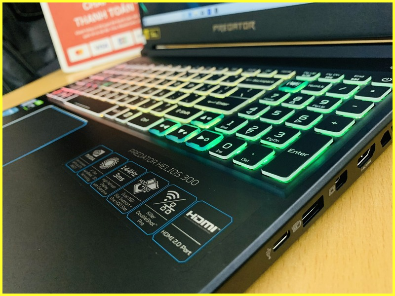 Lasptop Acer Predator Helios PH315-52-7688 Core i7-9750H trang bị Bàn phím Led RGB 1