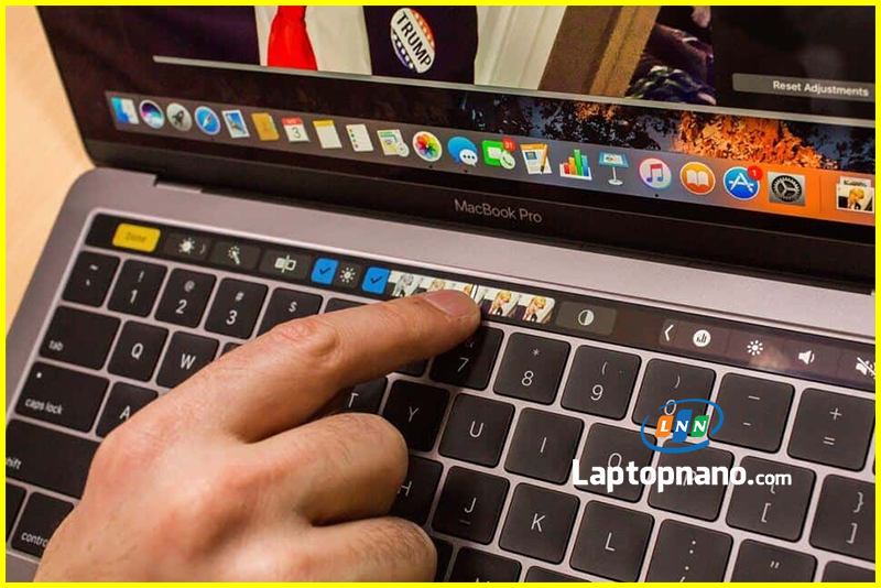 Laptop Apple MacBook Pro 2018 13 inch Touch Bar MR9Q2 Core i5-8259U trang bị Touch Bar Tiện Lợii