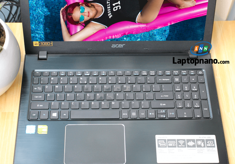 Laptop Acer Aspire F5-573G Core i5-7200U trang bị Bàn phím và Touchpad nhạy và chính xác cao