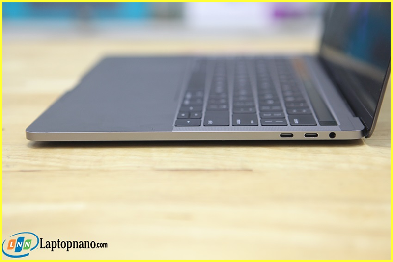 MacBook Pro 13-inch 2016 Touch Bar Core I7-6567U trang bị Cồng kết nối hiện đại 1