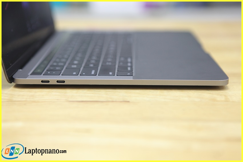 MacBook Pro 13-inch 2016 Touch Bar Core I7-6567U trang bị Cồng kết nối hiện đại