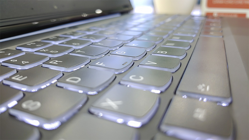 Laptop Lenovo Legion Y540-15IRH-PG0 Core i7-9750H trang bị Bàn phím và Touchpad - Chính xác và thoải mái cho mọi tác vụ 1