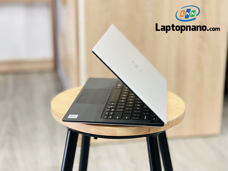Laptop cũ Dell XPS 7390 i7-10510U Cổng kết nối đầy đủ
