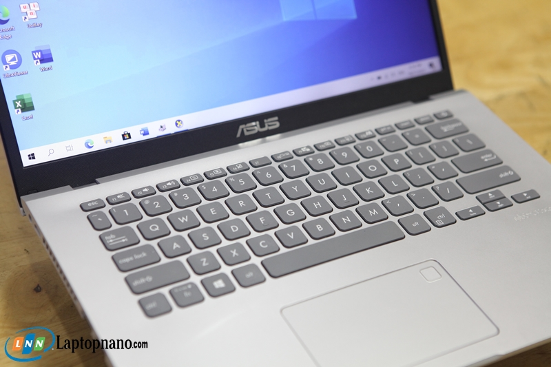  Bàn phím Màn hình 14 inch Full HD – Hiển thị sắc nét