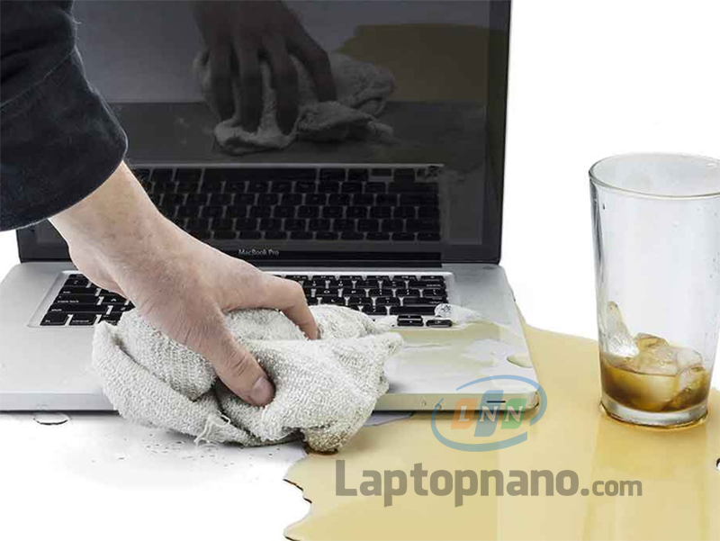 Bàn phím bị dính nước