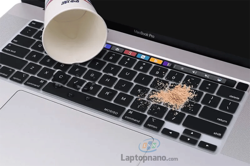 Không ăn uống gần macbook