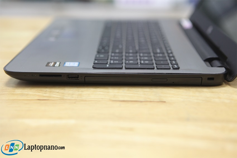 HP Notebook 15-AC627TU Core i3-6100U cổng kết nối bên phải