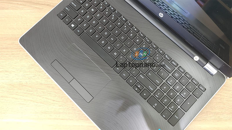 HP 15-bs557TU Core i3-7100U tích hợp bàn phím số