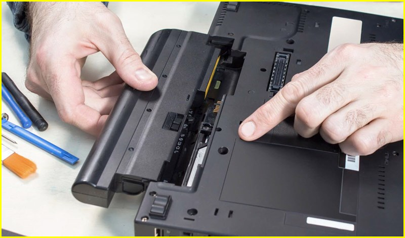 Laptop không dùng pin có sao không?